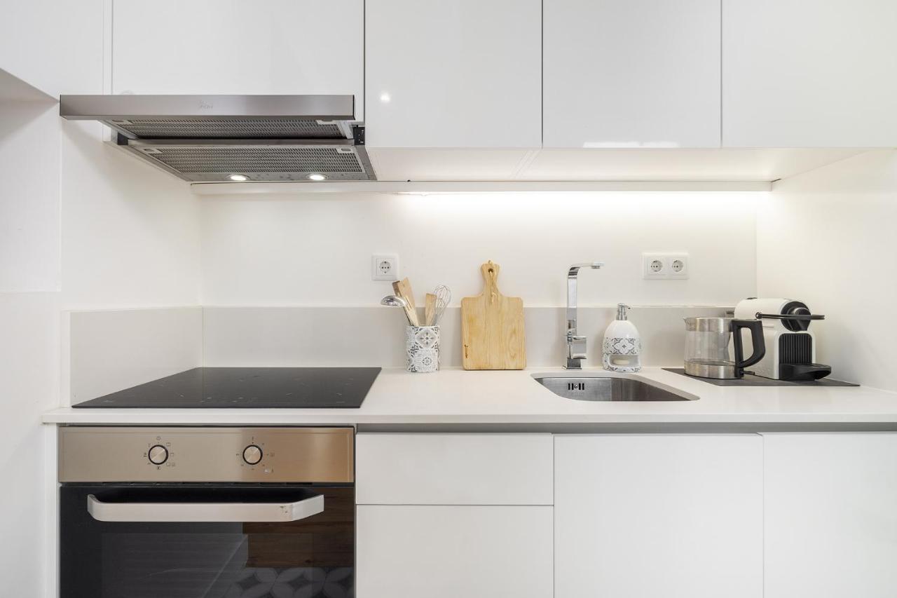 Whome Chic 1-Bed W/ Patio Perfect To Explore Lisbon Bagian luar foto